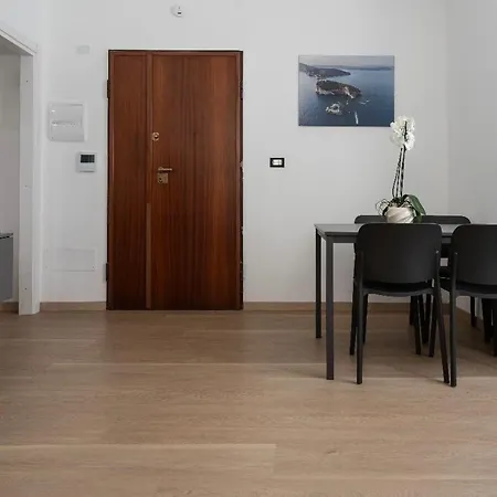 Rent House - Via Gramsci - Stazione Centrale * La Spezia